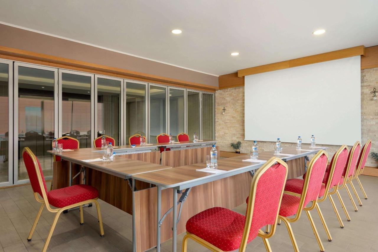 Ramada Plaza By Wyndham Eskişehir Exterior foto